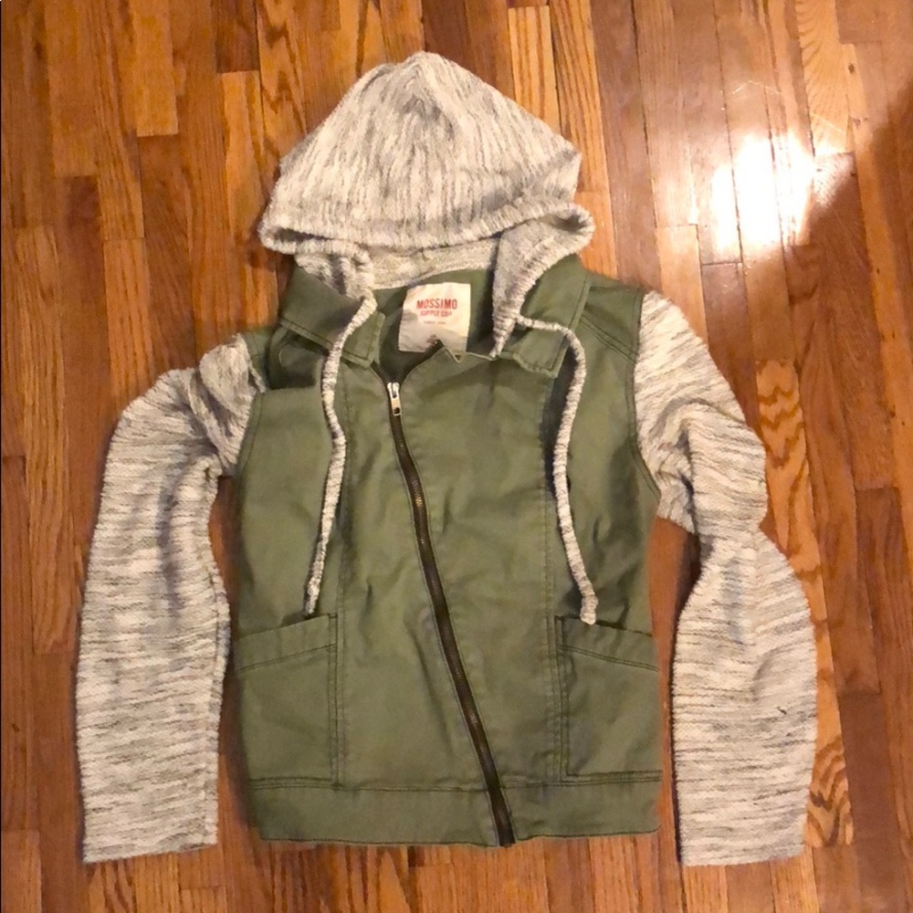 Sweatshirt/Army Green Vest